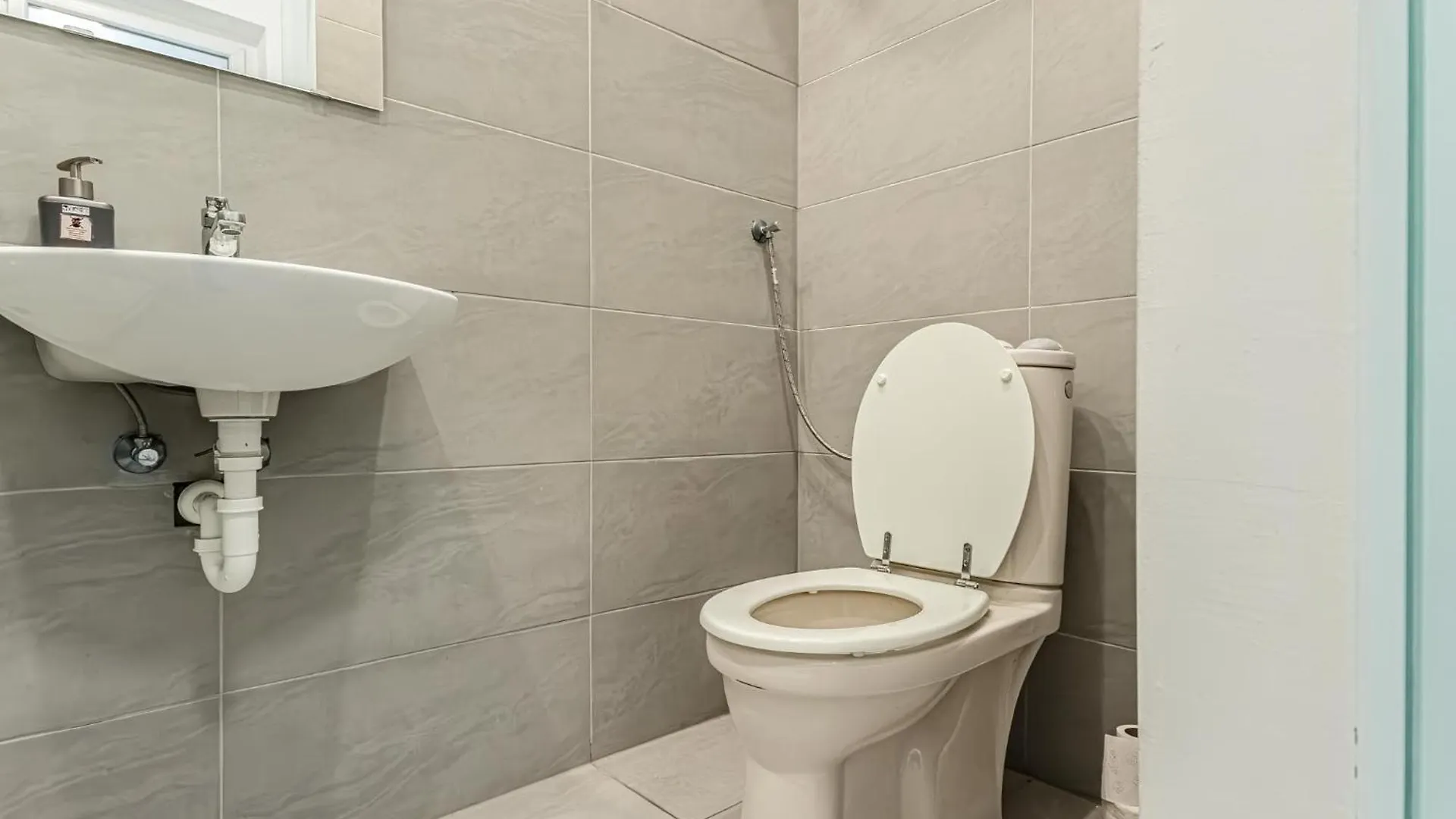 Lovely 1Br Apt. Near Akh Hospital Wiedeń Apartament