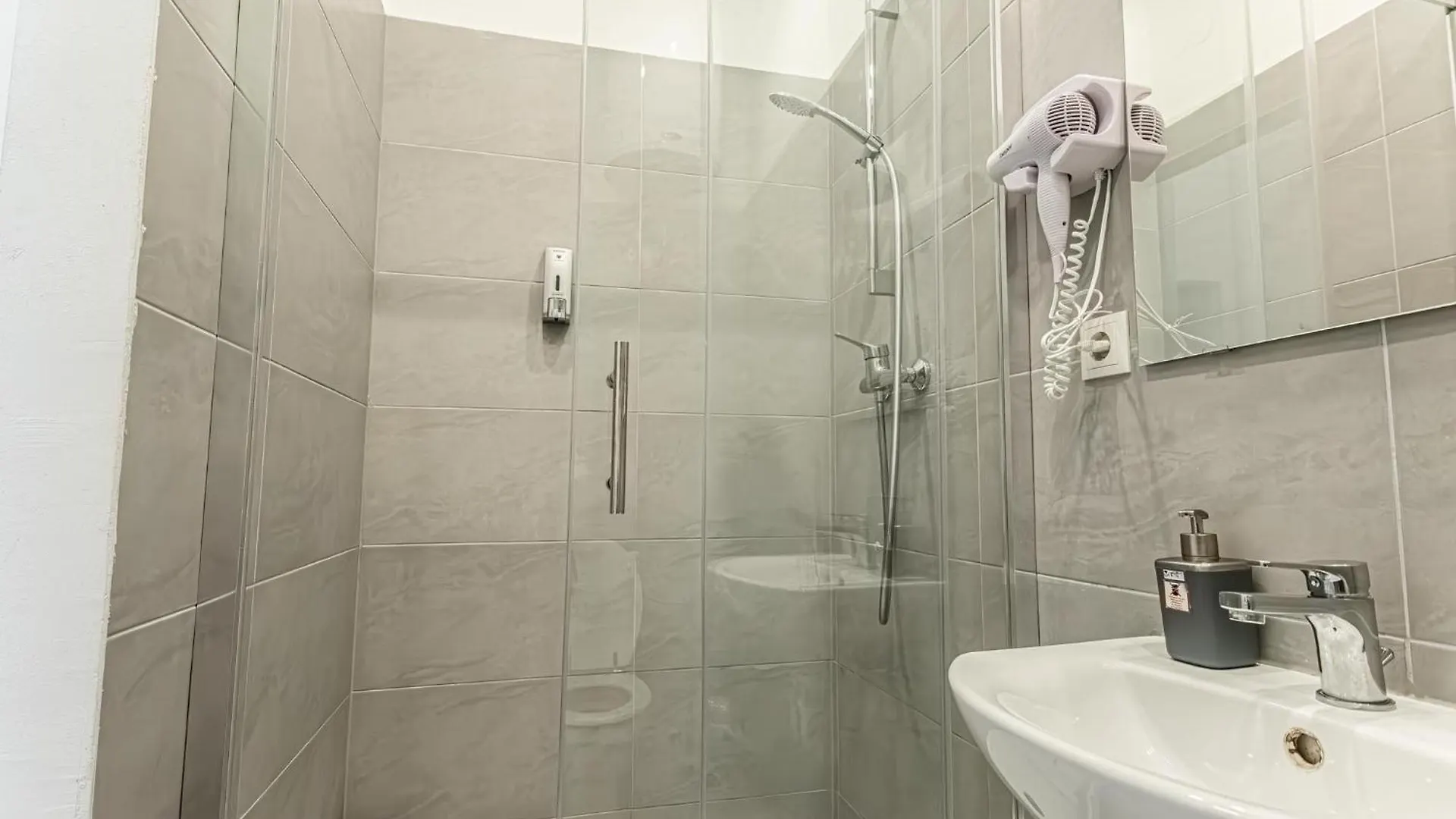 Lovely 1Br Apt. Near Akh Hospital Wiedeń 0*,  Austria